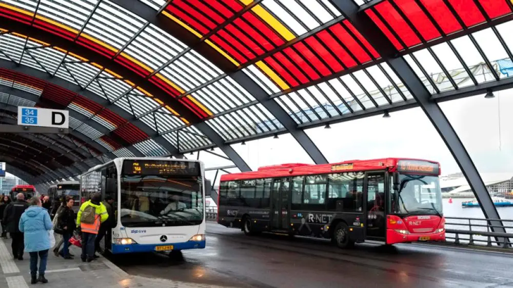 bus peron amsterdam centraal